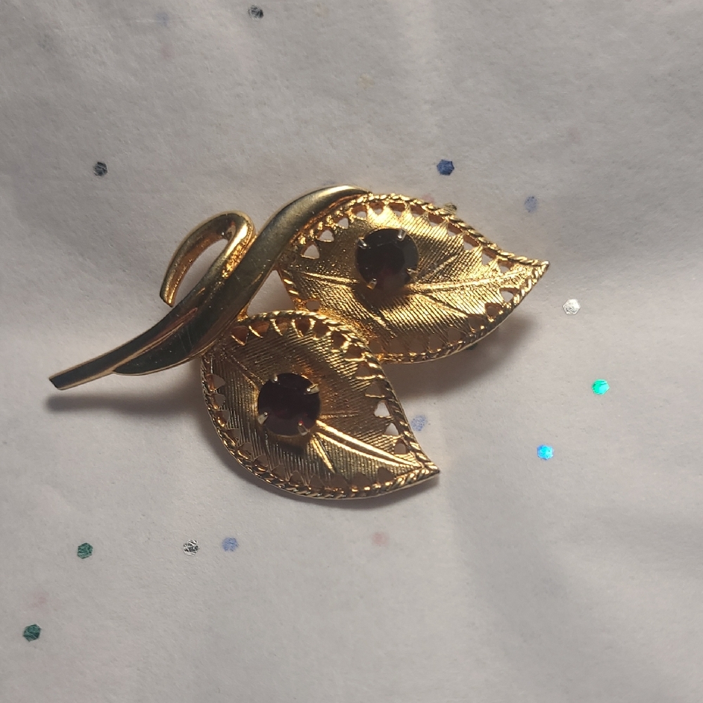 Celebrity Elegant Gold Leaf Brooch with Gemstone Accents